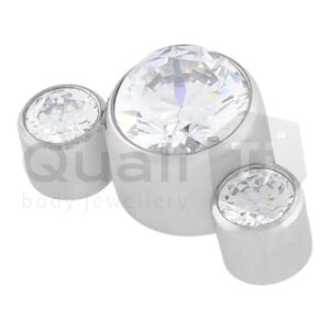 A close up photo of the QualiTi Body Jewellery A close up photo of the Clear Cubic Zirconia 3 Stone Cluster